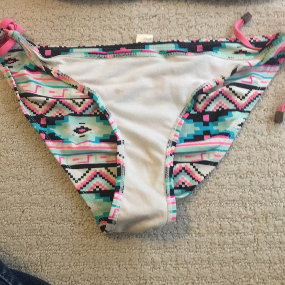 ARDENE Bikini - Size XL, Padded & Adjustable! - Picture 8 of 9